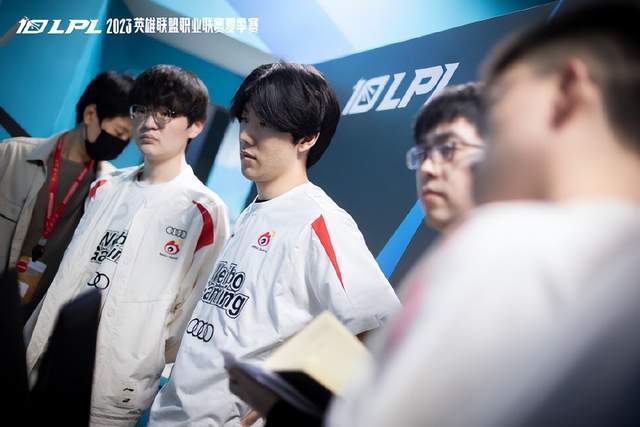 战正酣之际 战正酣之际